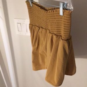American Eagle Aerie Shorts size Large in yellow tan color